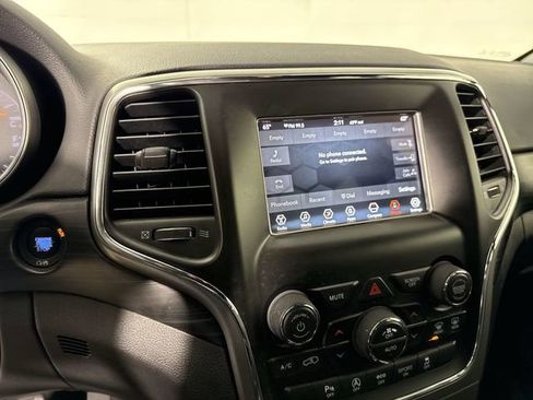 Used 2020 Jeep Grand Cherokee Laredo image 6