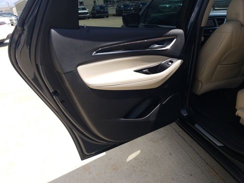 Used 2020 Buick Enclave Essence w/ Sound and Sites Package image 11