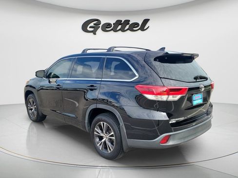 Used 2017 Toyota Highlander Plus FWD image 7