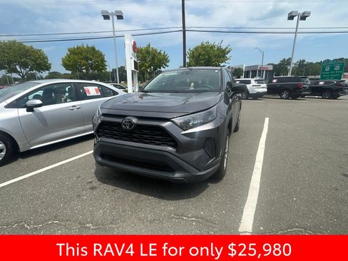 Used 2022 Toyota RAV4 LE FWD image 13