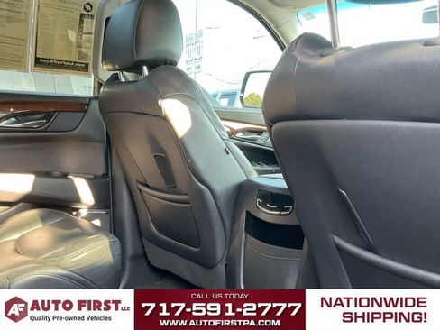Used 2018 Cadillac Escalade ESV Luxury AWD/4WD image 11