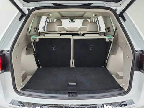 Used 2024 Volkswagen Atlas SE w/ Panoramic Sunroof Package FWD image 34