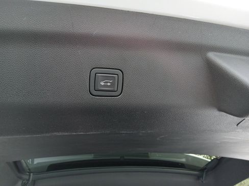 Certified 2024 Cadillac Escalade Premium Luxury image 28