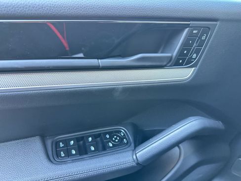 Certified 2025 Porsche Cayenne AWD/4WD image 12