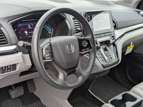 Certified 2023 Honda Odyssey Touring image 2