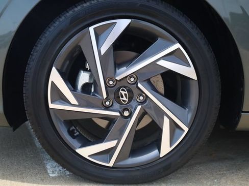 Certified 2025 Hyundai Elantra Limited FWD image 7