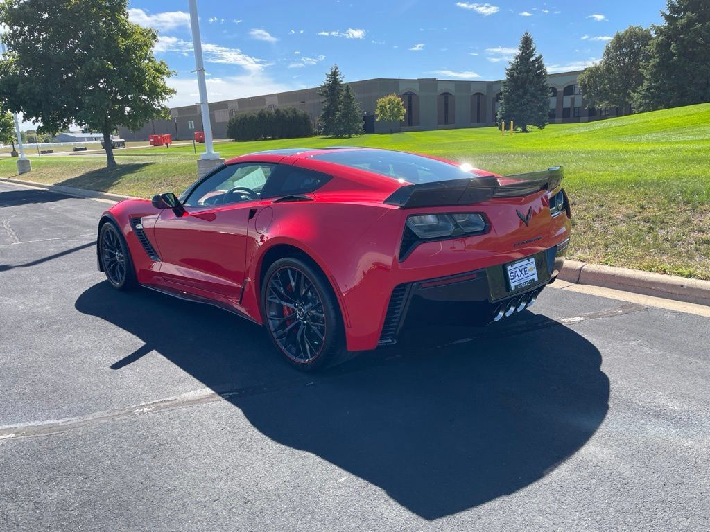 Used 2015 Chevrolet Corvette Z06 w/ 3LZ Preferred Equipment Group RWD image 3