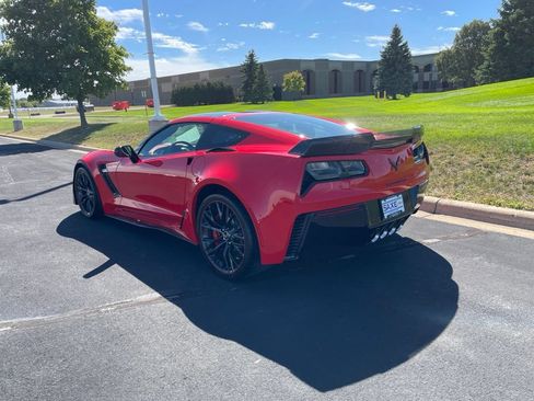 Used 2015 Chevrolet Corvette Z06 w/ 3LZ Preferred Equipment Group RWD image 3