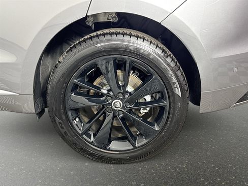Used 2026 Jaguar F-PACE R-Dynamic S AWD/4WD image 33
