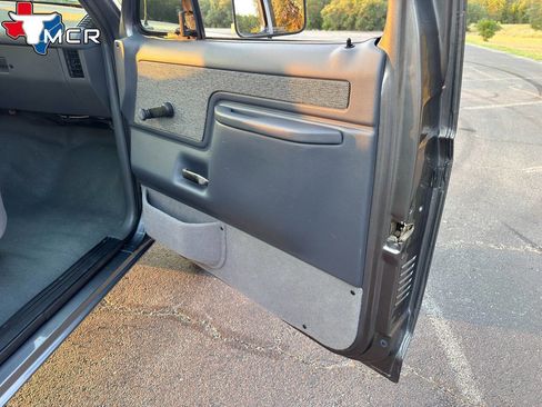 Used 1989 Ford F250 XL 2dr 4WD Standard Cab LB image 36