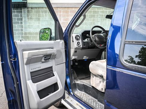 Used 2011 Ford E-150 and Econoline 150 w/ RV Plus Pkg RWD image 7