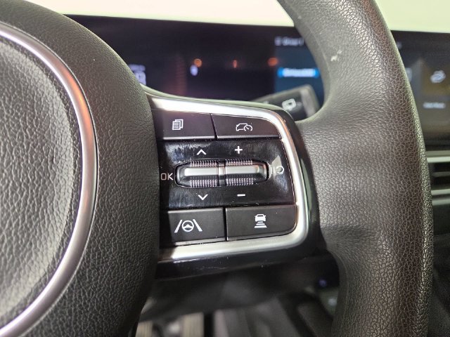 Certified 2025 Kia Sorento LX FWD image 22