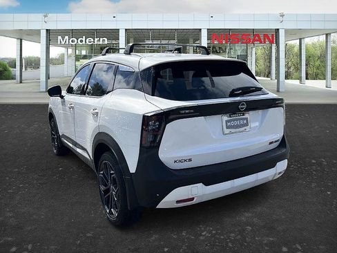 New 2026 Nissan Kicks SR w/ Cold Weather Package image 2