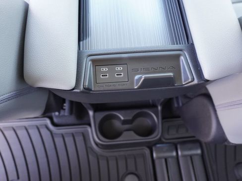 New 2026 Toyota Sienna XLE FWD image 10