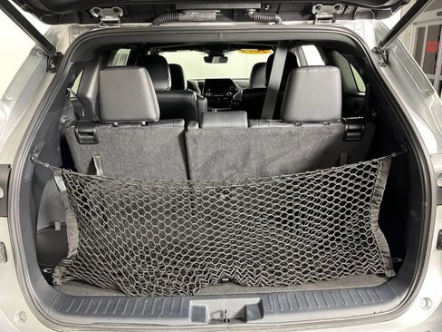 Used 2023 Toyota Highlander XSE FWD image 12