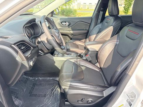 Used 2022 Jeep Cherokee Trailhawk w/ Comfort/Convenience Group image 23