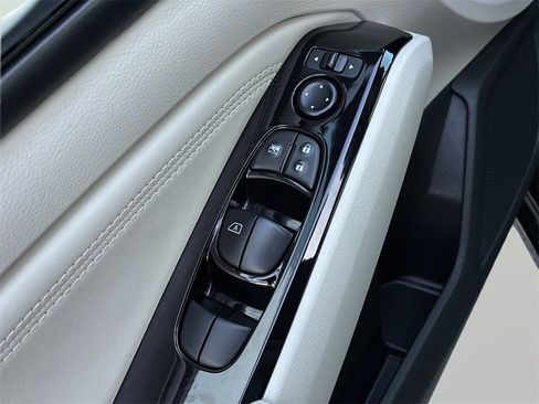 Used 2023 Nissan Altima 2.5 SV w/ SV Premium Package image 12