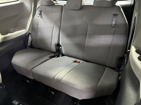 Used 2024 Toyota Sienna LE image 29