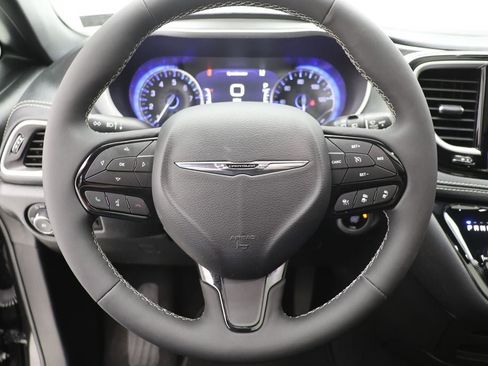 Used 2023 Chrysler Pacifica Touring-L w/ S Appearance Package image 17