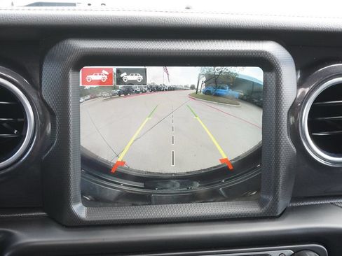 Used 2022 Jeep Wrangler Unlimited Rubicon w/ Trailer Tow Package AWD/4WD image 15