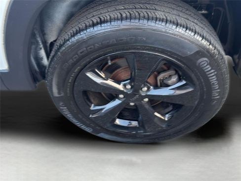 Used 2020 Jeep Cherokee Latitude Plus AWD/4WD image 30