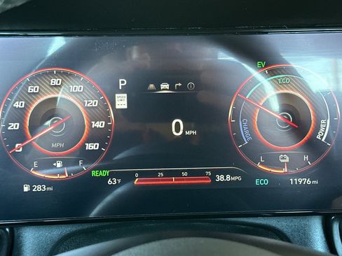 Used 2025 Hyundai Elantra SEL FWD image 24