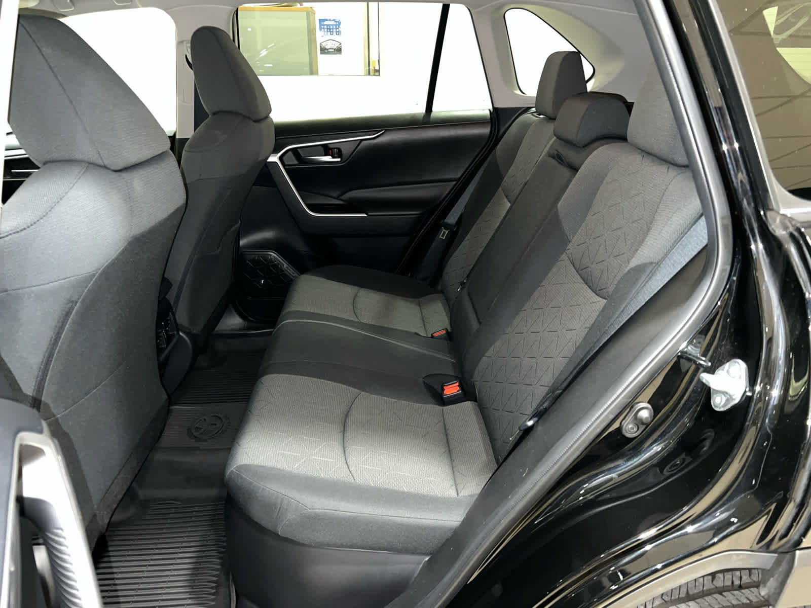 Used 2021 Toyota RAV4 XLE w/ Convenience Package AWD/4WD image 15