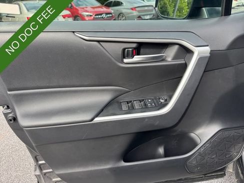 Used 2025 Toyota RAV4 XLE AWD/4WD image 11