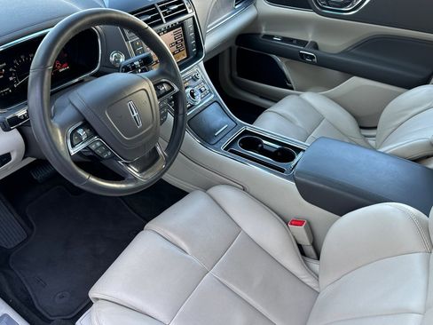 Used 2017 Lincoln Continental Select w/ Technology Package FWD image 11