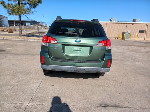 Used 2010 Subaru Outback 2.5i Limited image 4