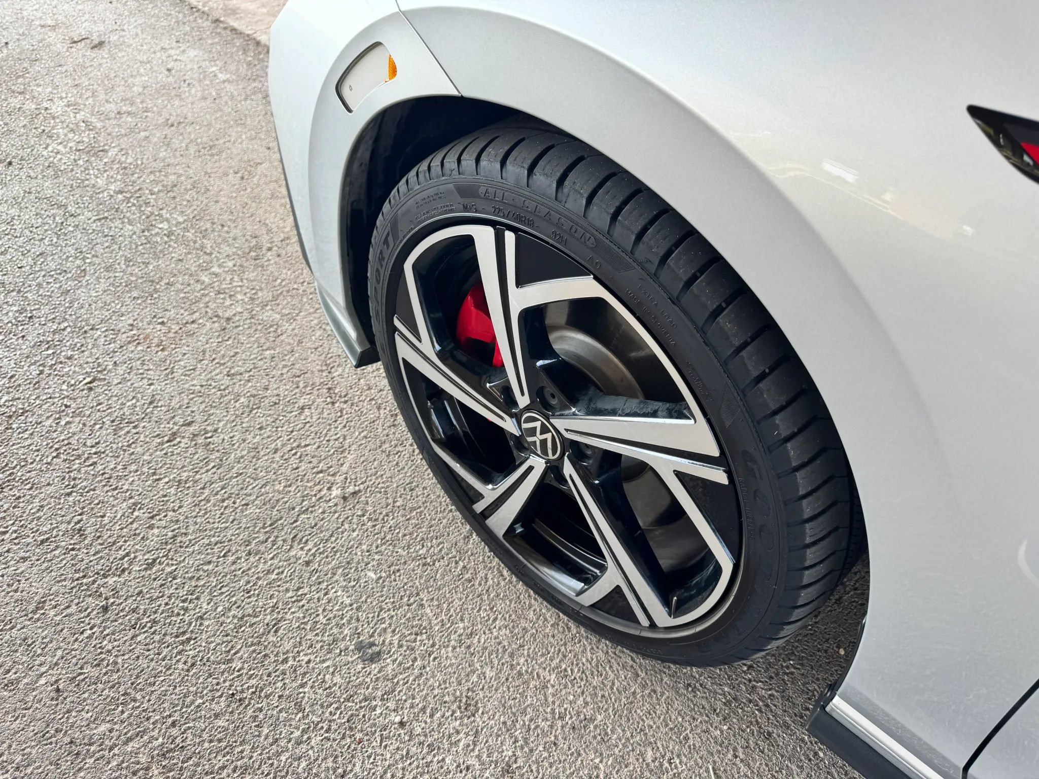 Used 2024 Volkswagen GTI SE FWD image 31