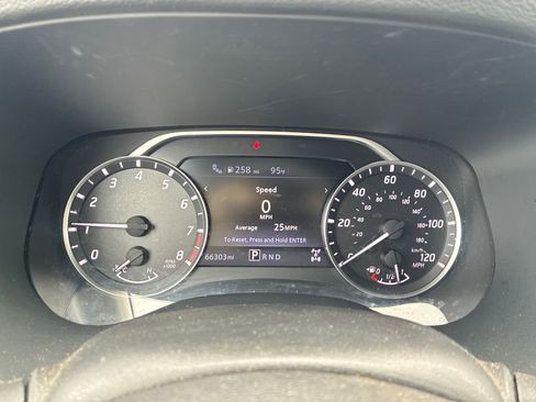 Used 2022 Nissan Frontier SV w/ Technology Package AWD/4WD image 14