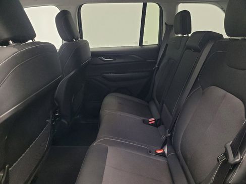 Used 2023 Jeep Grand Cherokee Laredo image 18