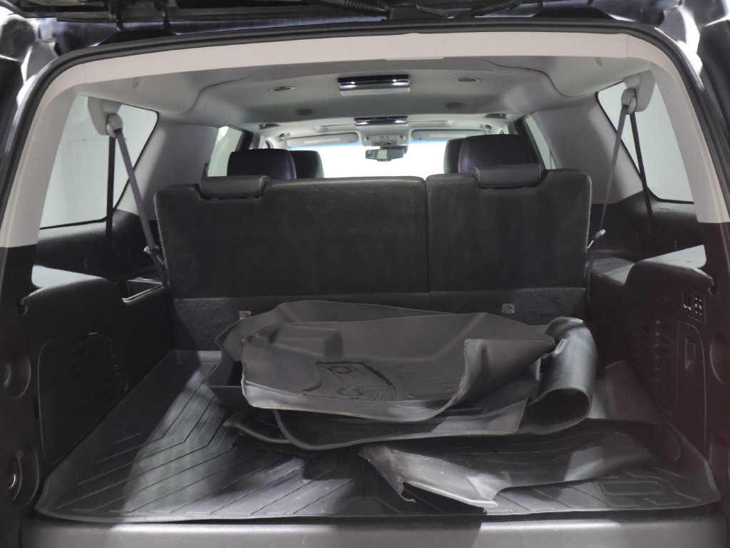 Used 2017 Chevrolet Suburban Premier AWD/4WD image 4