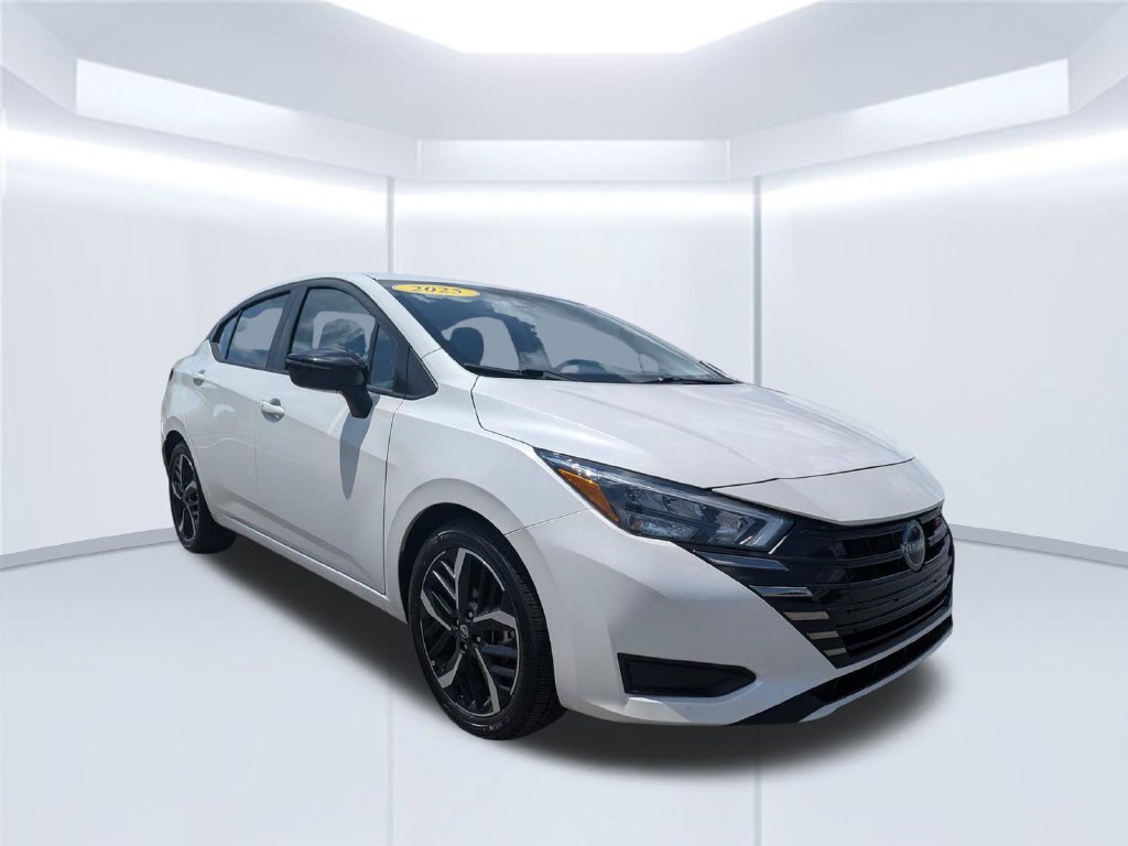 Used 2025 Nissan Versa SR FWD image 8