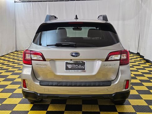 Used 2017 Subaru Outback 2.5i Premium image 4
