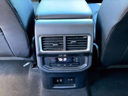 Used 2025 Volkswagen Atlas SE image 15