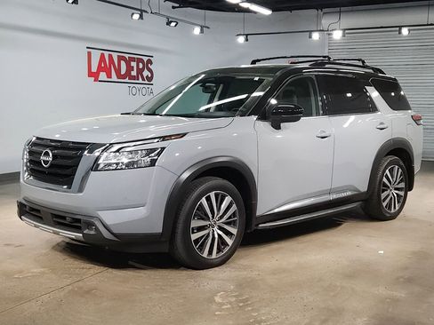 Used 2022 Nissan Pathfinder Platinum w/ Lighting Package (N93) image 3