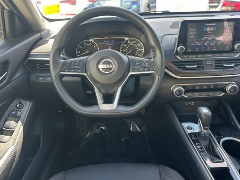 Used 2024 Nissan Altima 2.5 SV FWD image 18