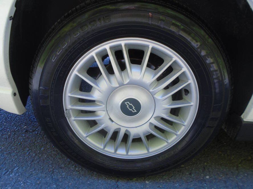 Used 2001 Chevrolet Impala w/ Preferred Equipment Group FWD image 29