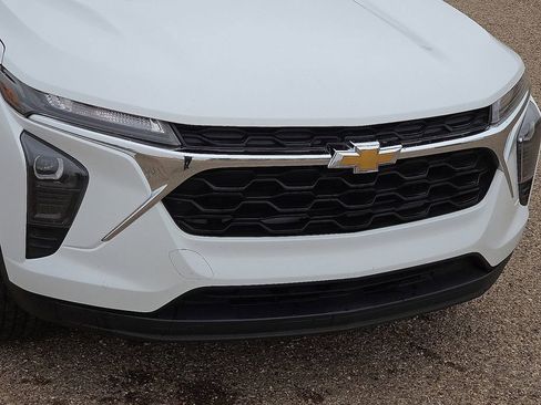 Used 2024 Chevrolet Trax LS image 10