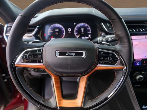 Used 2025 Jeep Grand Cherokee Summit AWD/4WD image 12
