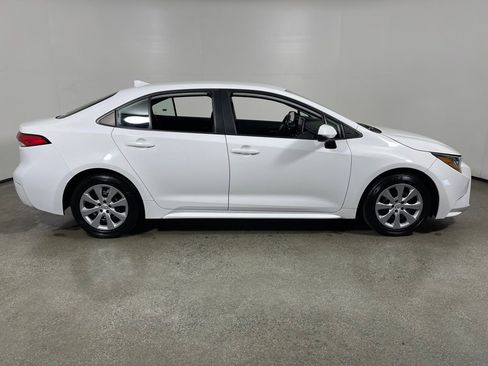 Used 2021 Toyota Corolla LE image 2
