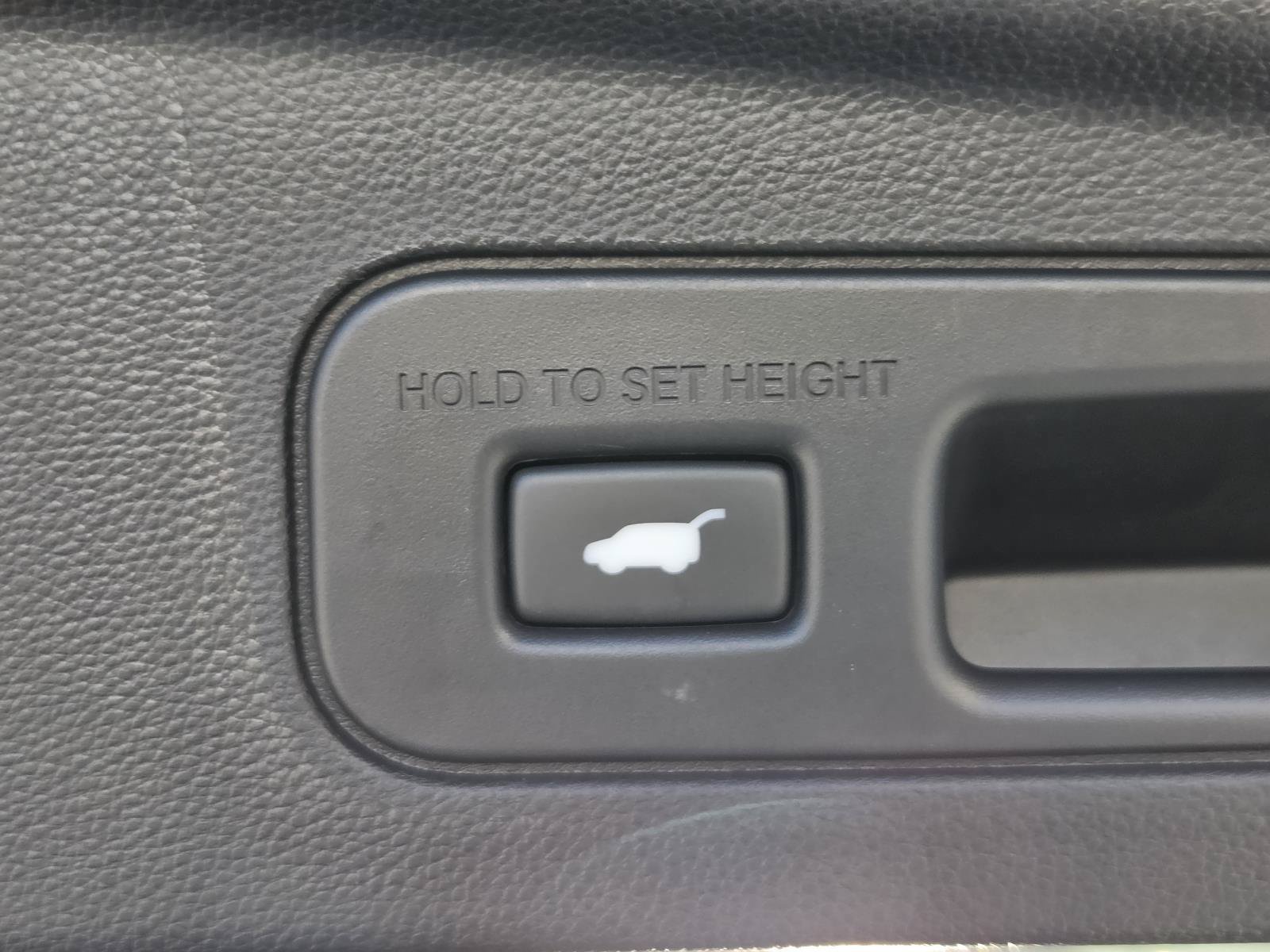 Used 2025 Acura MDX FWD image 10