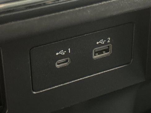 Used 2023 Nissan Titan SV image 32