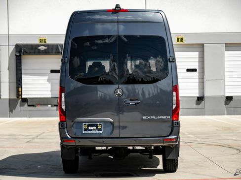 Used 2023 Mercedes-Benz Sprinter 2500 image 10