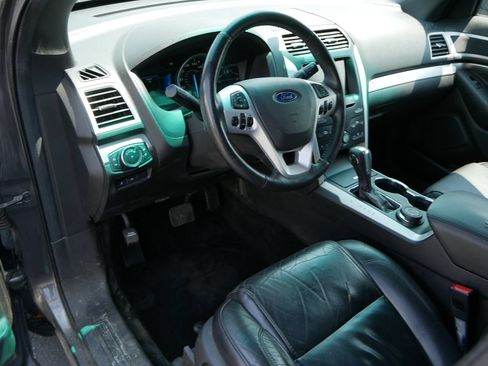 Used 2015 Ford Explorer XLT w/ Equipment Group 202B AWD/4WD image 11