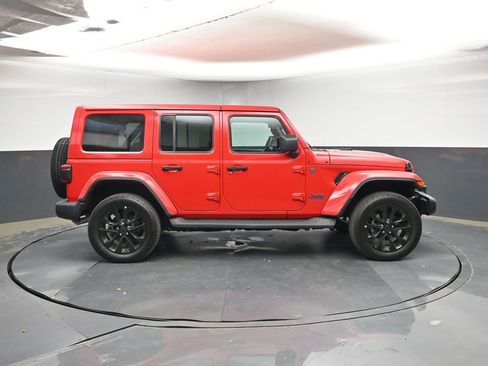 Used 2025 Jeep Wrangler Unlimited Sahara image 6