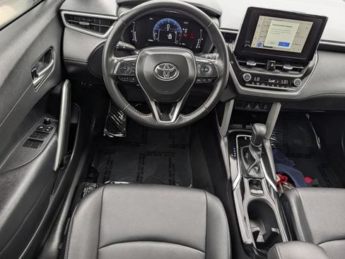 Used 2025 Toyota Corolla Cross XLE w/ Convenience Package FWD image 11