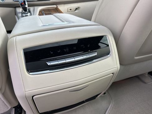 Used 2024 Cadillac Escalade Premium Luxury Platinum w/ Heavy-Duty Trailer Package image 31